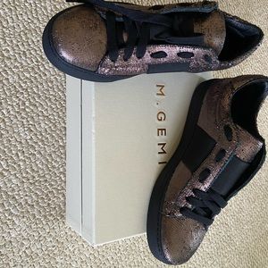 M gemi metallic gym shoes